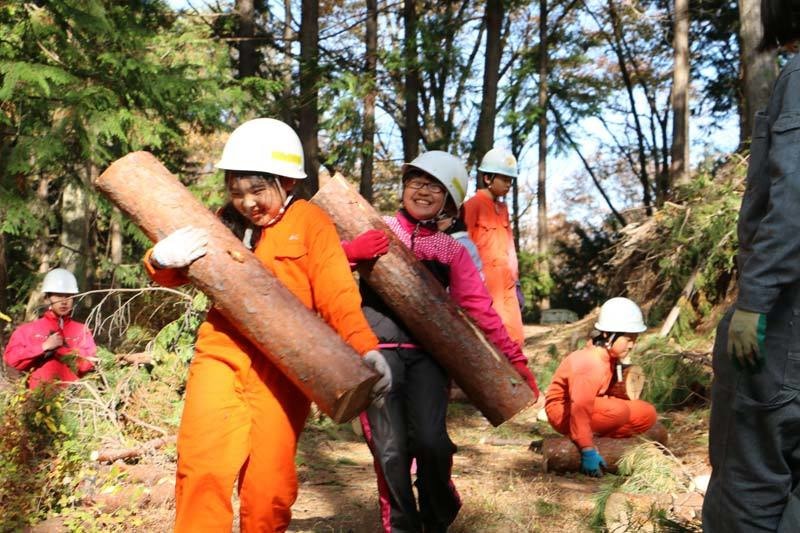 山村留学・暮らしの学校「だいだらぼっち」薪運び